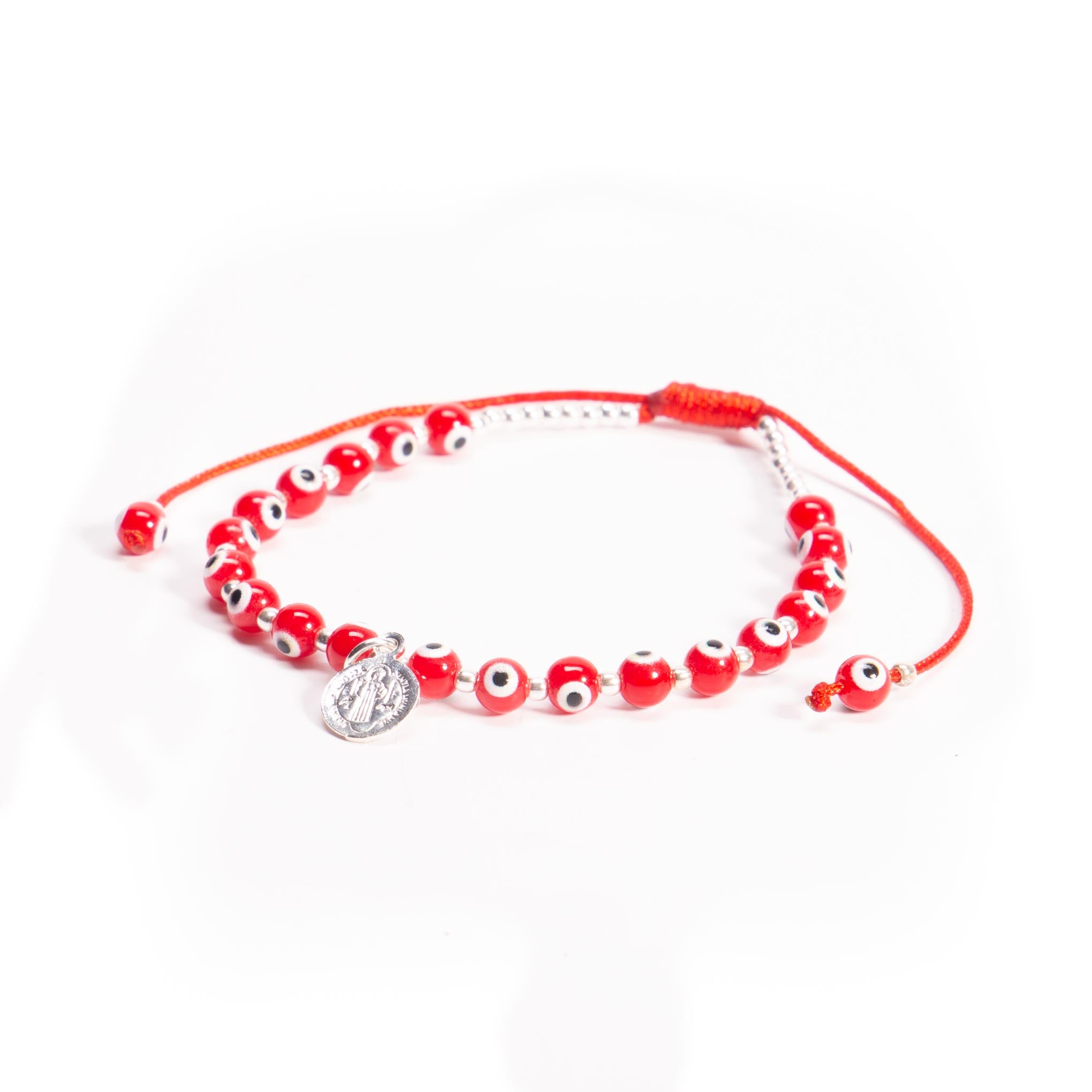 Pulsera de hilo con dije de San Benito de plata y ojos turcos de plata mexicana