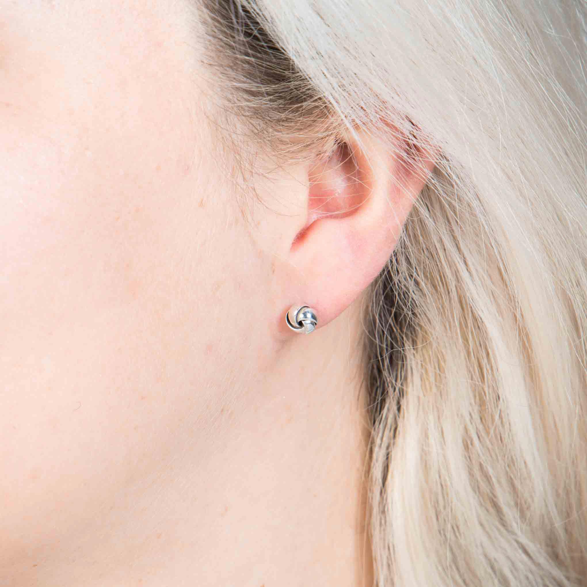 Aretes de Nudo de Plata